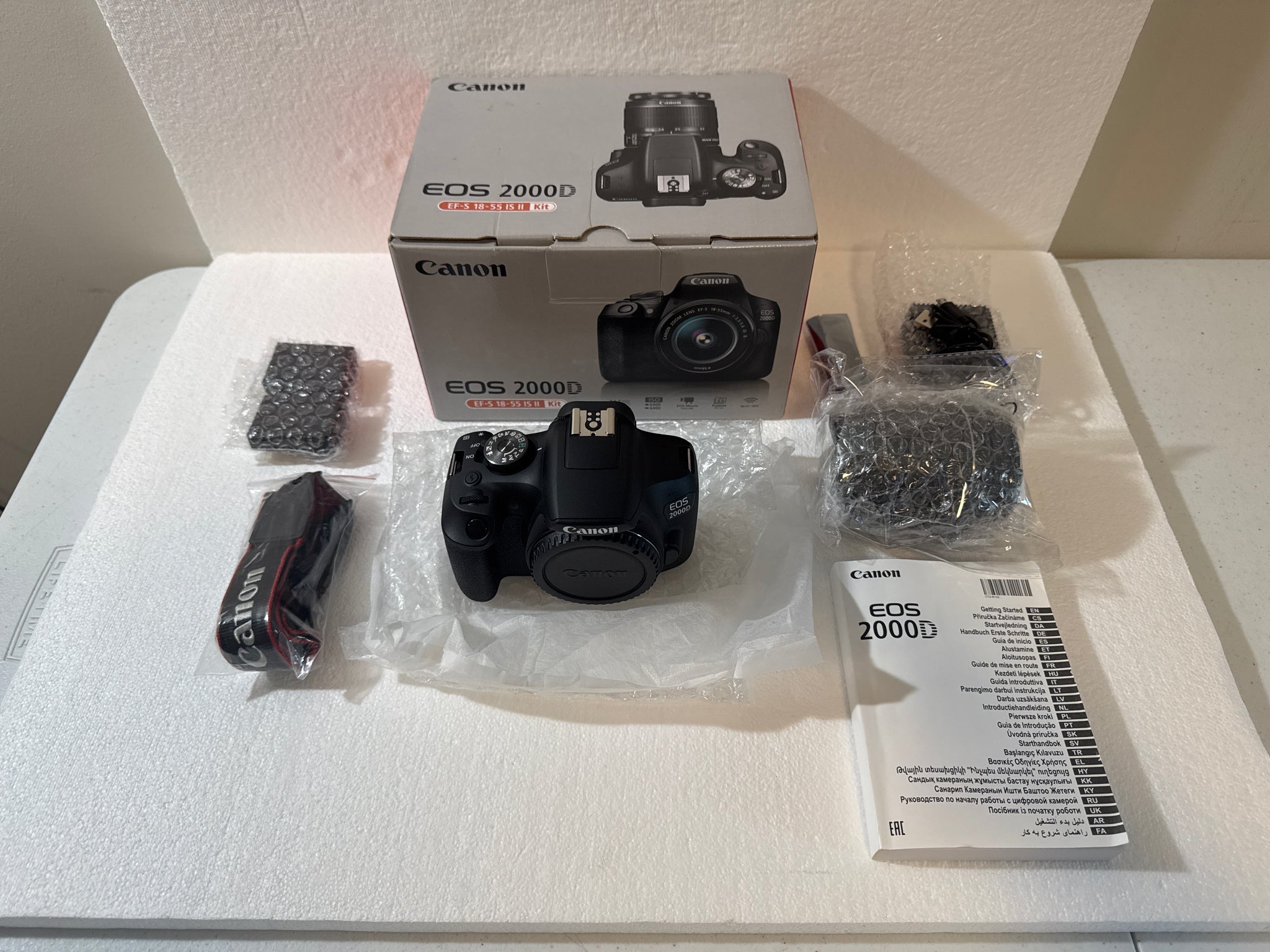 Canon EOS 2000D Kit + EF-S 18-55mm f/3.5-5.6 IS II Lens - RFRBSHD