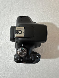 Canon EOS 2000D Kit + EF-S 18-55mm f/3.5-5.6 IS II Lens - RFRBSHD