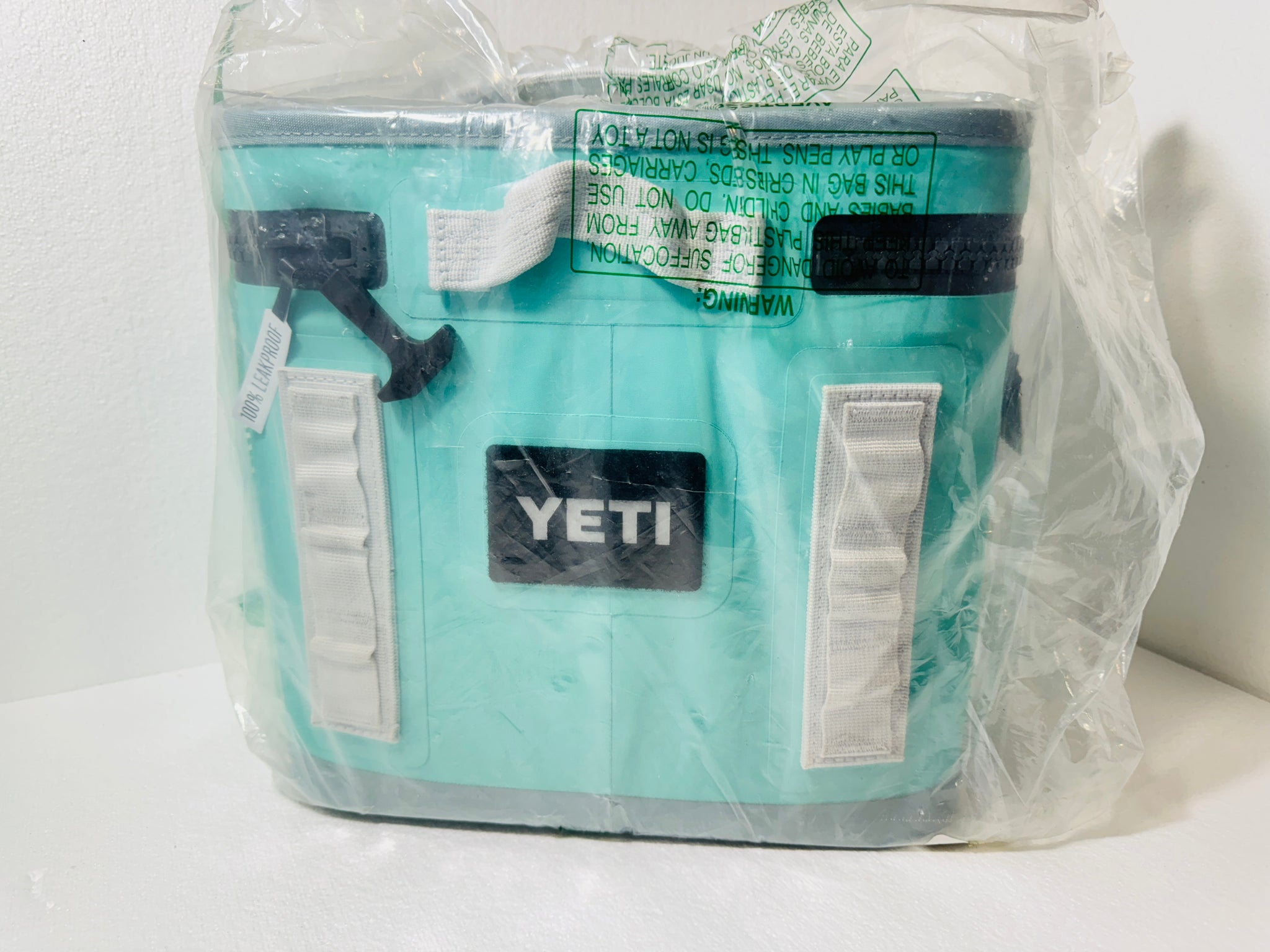 NEW YETI Hopper Flip 8 Portable Cooler - AQUIFER BLUE - RETIRED COLOR** NWT