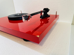 Pro-Ject Debut Carbon EVO Turntable with Sumiko Rainier Cartridge (Gloss Red)